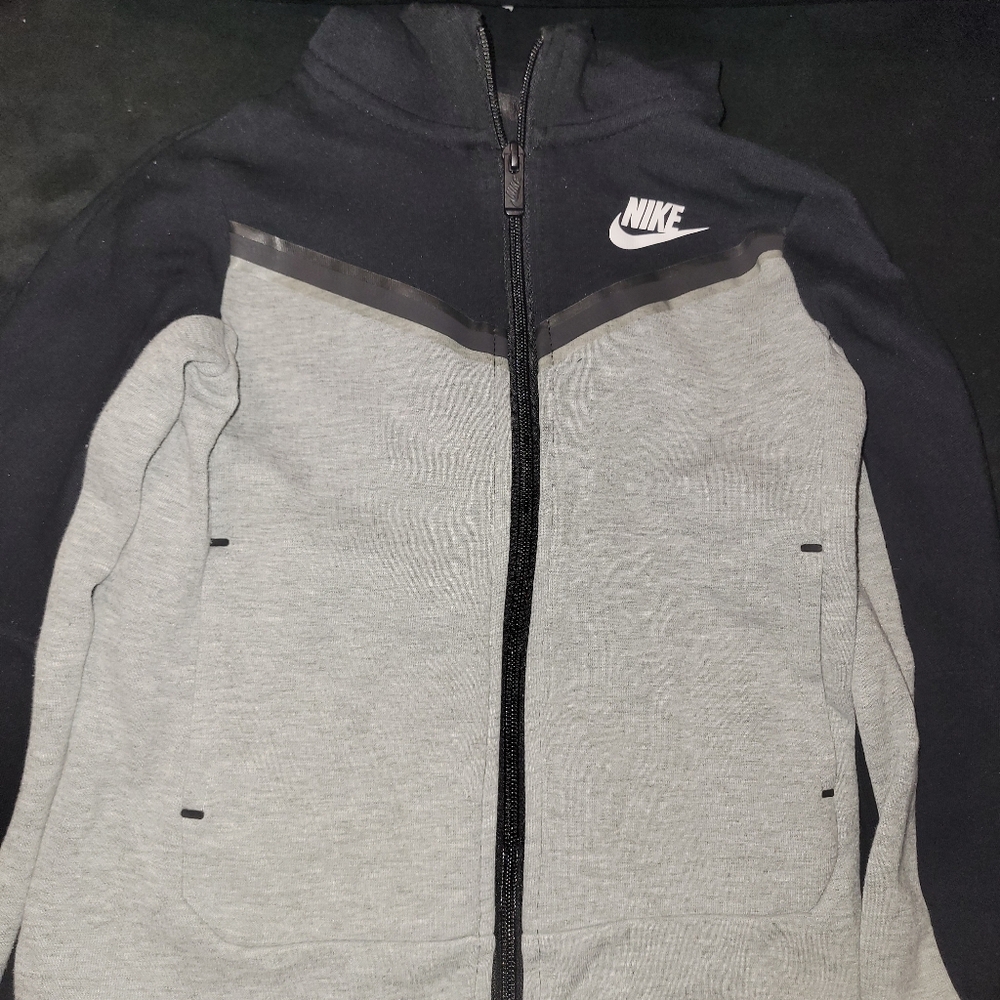 Nike tech sweatsuit 5T